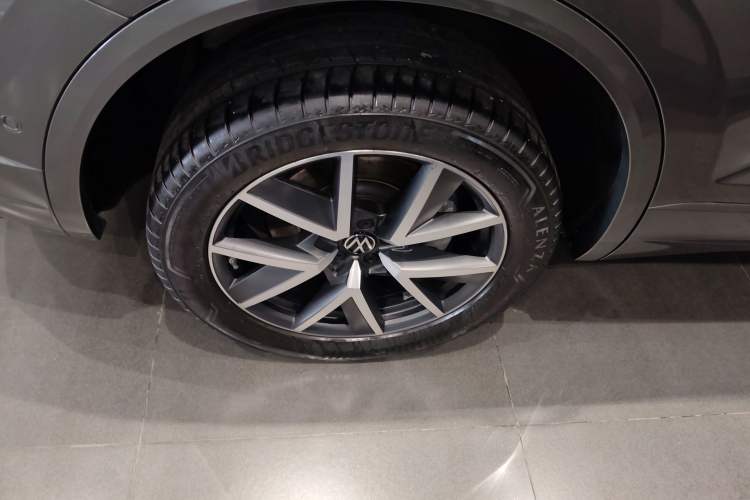 Used Volkswagen Touareg 2022 3.0 TSI Prestige Edition Classic Sport Package Right Rear Wheel Hub