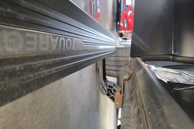 Used Volkswagen Touareg 2022 3.0 TSI Prestige Edition Classic Sport Package Right Side Sill