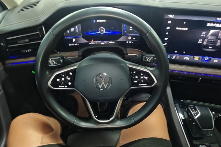 Used Volkswagen Touareg 2022 3.0 TSI Luxury Edition Black Diamond Sport Package Steering Wheel