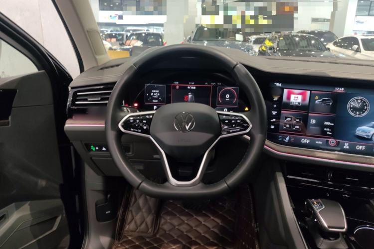 Used Volkswagen Touareg 2022 3.0 TSI Prestige Edition Classic Sport Package Steering Wheel
