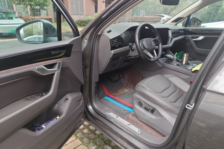 Used Volkswagen Touareg 2022 3.0 TSI Prestige Edition Classic Sport Package Driver Seat