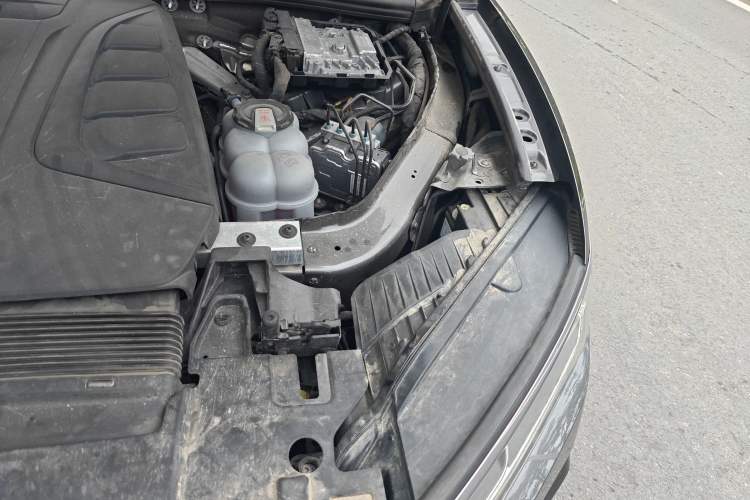Used Volkswagen Touareg 2022 2.0 TSI RuiShang Edition Engine Bay Left