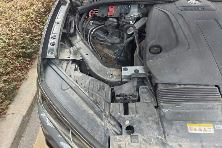 Used Volkswagen Touareg 2022 2.0 TSI RuiShang Edition Engine Bay Right