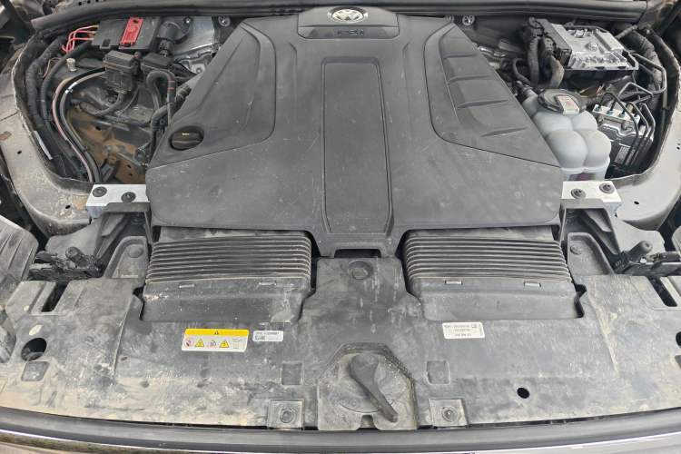 Used Volkswagen Touareg 2022 2.0 TSI RuiShang Edition Engine Bay