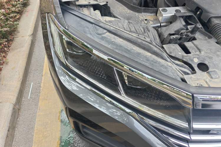 Used Volkswagen Touareg 2022 2.0 TSI RuiShang Edition Right Front Headlight