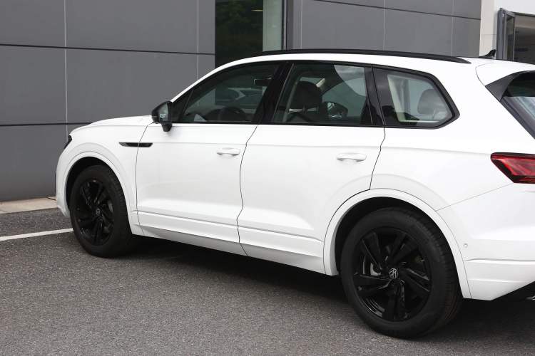 Used Volkswagen Touareg 2022 3.0 TSI Prestige Edition Classic Sport Package Exterior 4