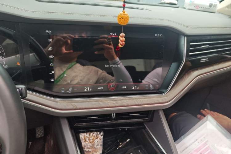 Used Volkswagen Touareg 2023 2.0 TSI RuiShang Edition Audio And AC Panel