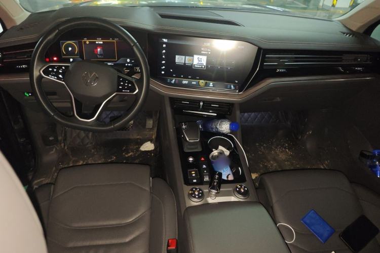 Used Volkswagen Touareg 2023 3.0 TSI Luxury Edition Obsidian Black Sport Package Center Console