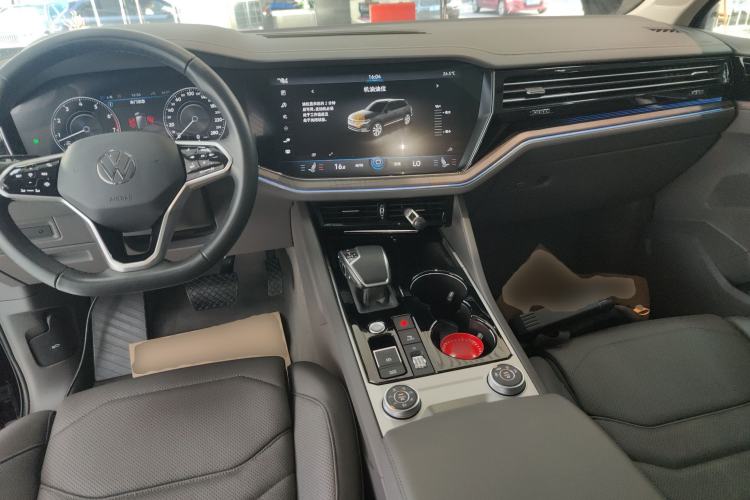 Used Volkswagen Touareg 2023 3.0 TSI Luxury Edition Obsidian Black Sport Package Center Console