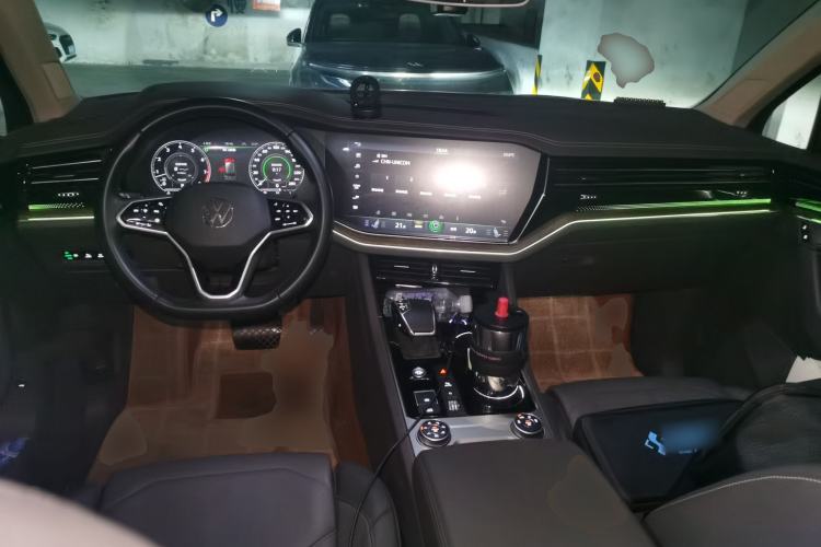 Used Volkswagen Touareg 2023 3.0 TSI Luxury Edition Obsidian Black Sport Package Center Console