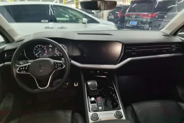 Used Volkswagen Touareg 2023 3.0 TSI Luxury Edition Obsidian Black Sport Package Center Console