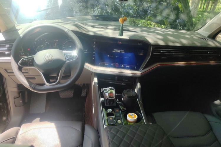 Used Volkswagen Touareg 2023 3.0 TSI Prestige Edition Classic Sport Package Center Console