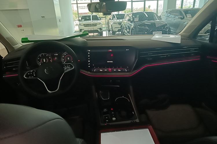 Used Volkswagen Touareg 2023 3.0 TSI Luxury Edition Obsidian Black Sport Package Center Console