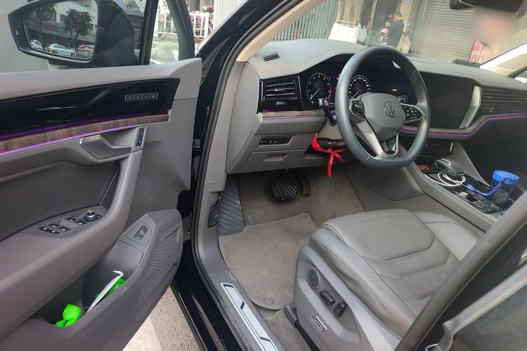 Used Volkswagen Touareg 2023 3.0 TSI Luxury Edition Obsidian Black Sport Package Driver Seat