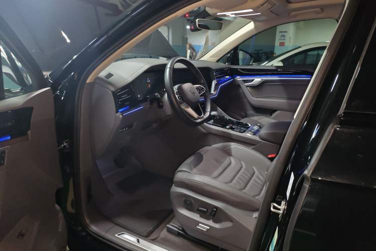 Used Volkswagen Touareg 2023 3.0 TSI Luxury Edition Obsidian Black Sport Package Driver Seat
