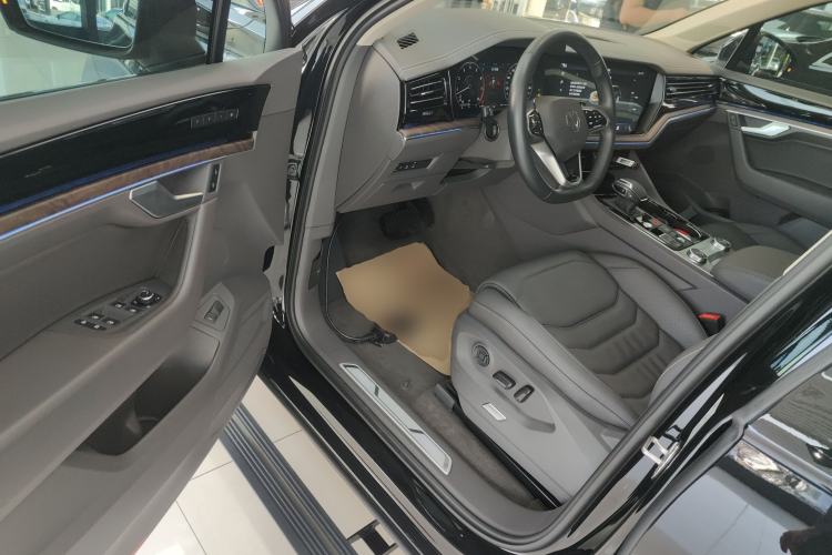 Used Volkswagen Touareg 2023 3.0 TSI Luxury Edition Obsidian Black Sport Package Driver Seat