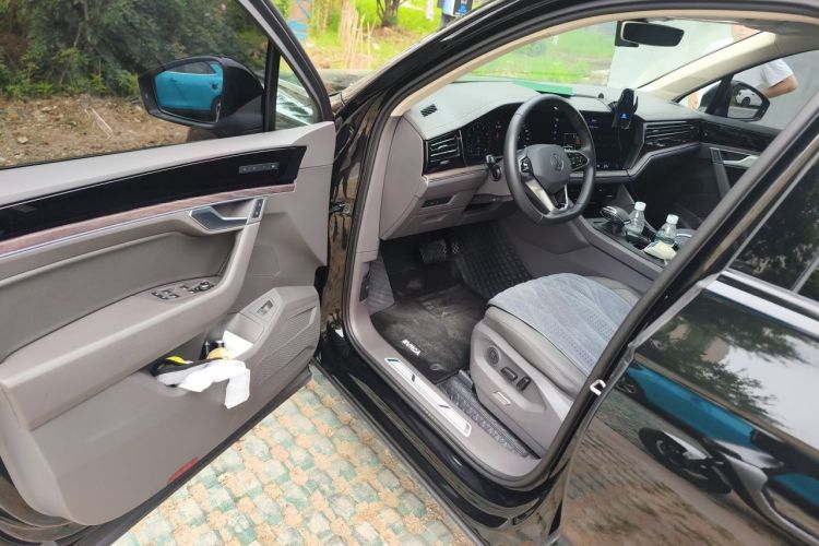 Used Volkswagen Touareg 2023 3.0 TSI Luxury Edition Obsidian Black Sport Package Driver Seat
