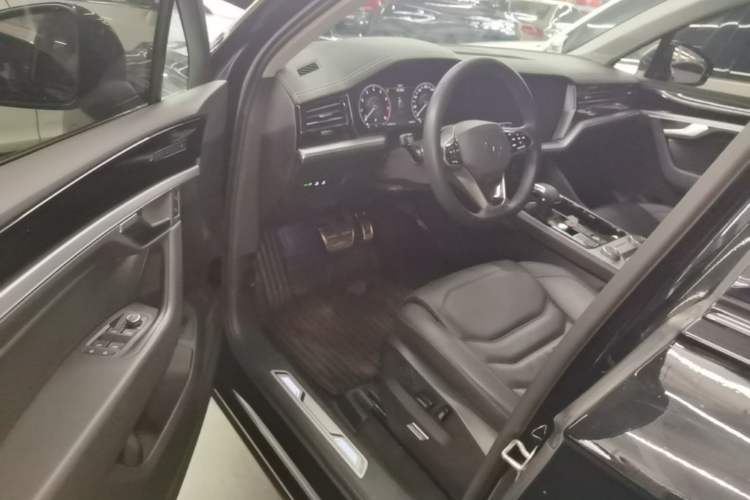 Used Volkswagen Touareg 2023 3.0 TSI Luxury Edition Obsidian Black Sport Package Driver Seat