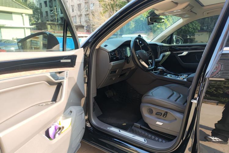 Used Volkswagen Touareg 2023 3.0 TSI Prestige Edition Classic Sport Package Driver Seat