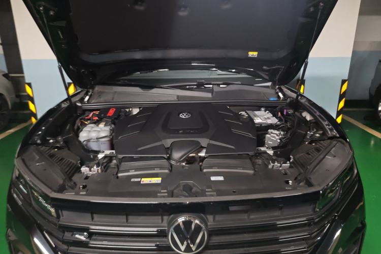 Used Volkswagen Touareg 2023 3.0 TSI Luxury Edition Obsidian Black Sport Package Engine Bay