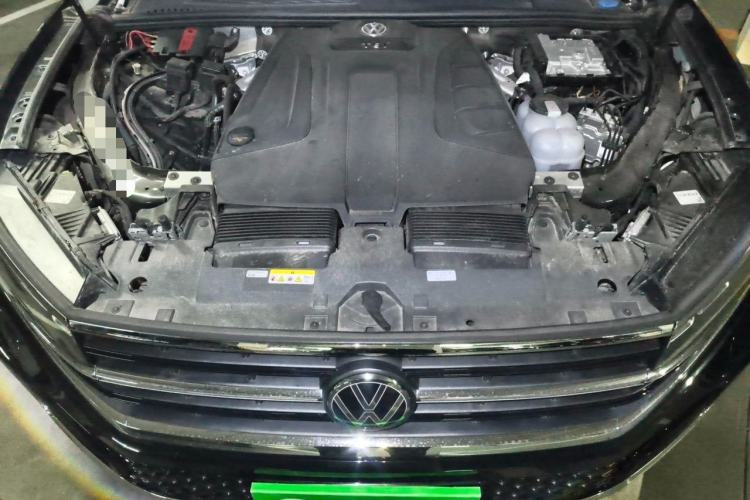 Used Volkswagen Touareg 2023 2.0 TSI RuiShang Edition Engine Bay