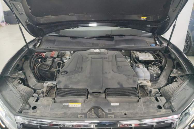 Used Volkswagen Touareg 2023 2.0 TSI RuiShang Edition Engine Bay