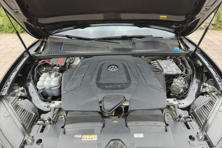 Used Volkswagen Touareg 2023 3.0 TSI Luxury Edition Obsidian Black Sport Package Engine Bay