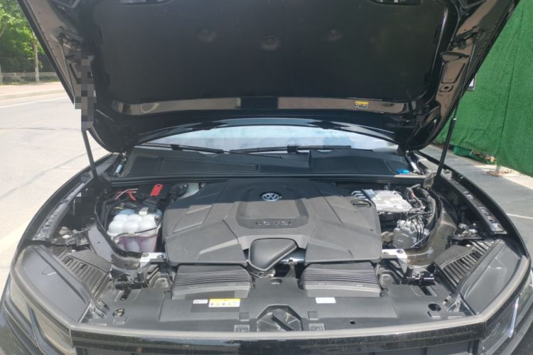 Used Volkswagen Touareg 2023 3.0 TSI Luxury Edition Obsidian Black Sport Package Engine Bay