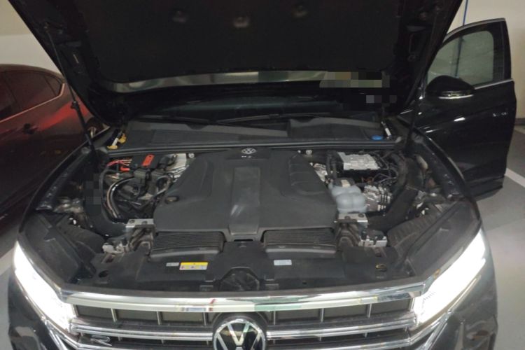 Used Volkswagen Touareg 2023 2.0 TSI RuiShang Edition Engine Bay