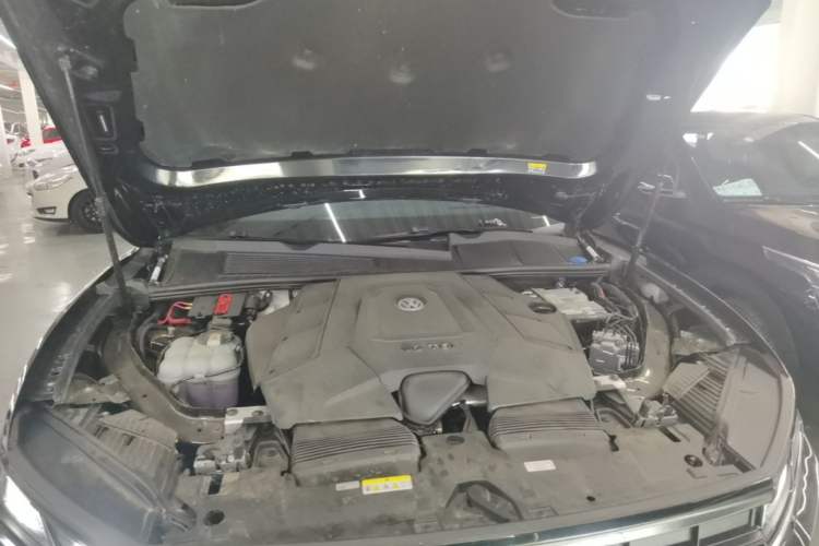 Used Volkswagen Touareg 2023 3.0 TSI Luxury Edition Obsidian Black Sport Package Engine Bay