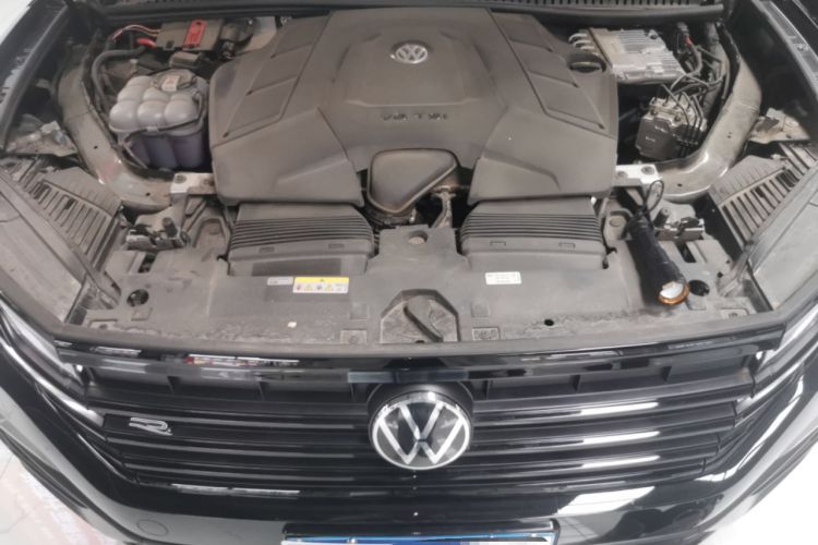 Used Volkswagen Touareg 2023 3.0 TSI Luxury Edition Obsidian Black Sport Package Engine Bay