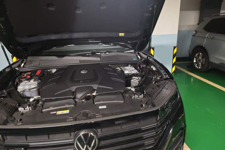 Used Volkswagen Touareg 2023 3.0 TSI Luxury Edition Obsidian Black Sport Package Engine Bay Left