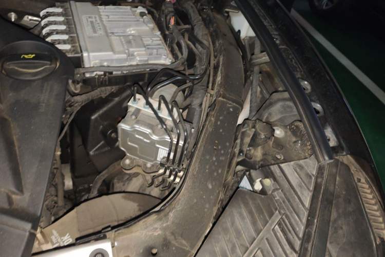Used Volkswagen Touareg 2023 3.0 TSI Luxury Edition Obsidian Black Sport Package Engine Bay Left