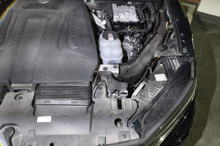 Used Volkswagen Touareg 2023 2.0 TSI RuiShang Edition Engine Bay Left