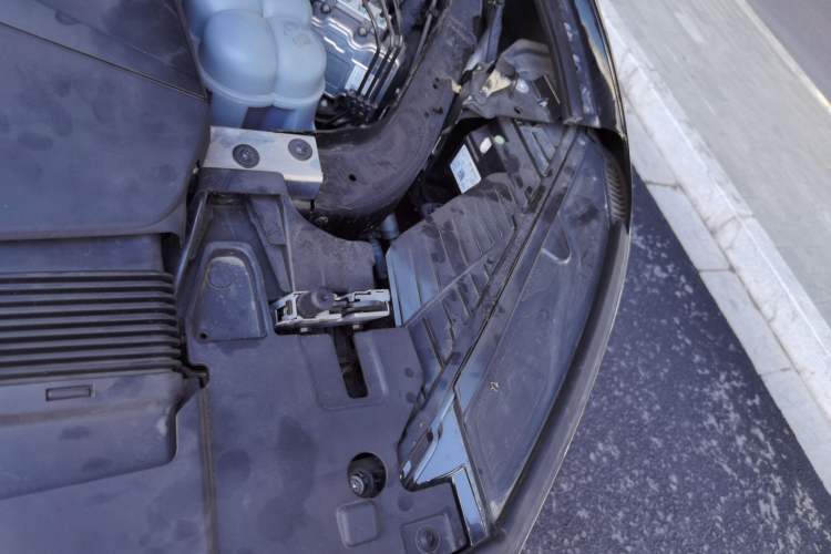 Used Volkswagen Touareg 2023 2.0 TSI RuiShang Edition Engine Bay Left