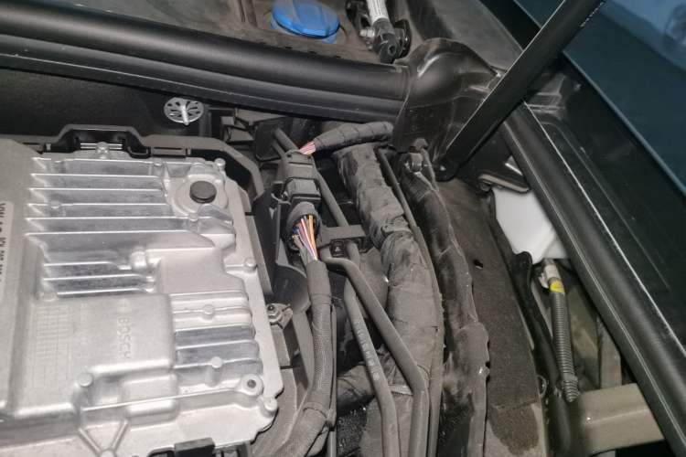 Used Volkswagen Touareg 2023 3.0 TSI Luxury Edition Obsidian Black Sport Package Engine Bay Left