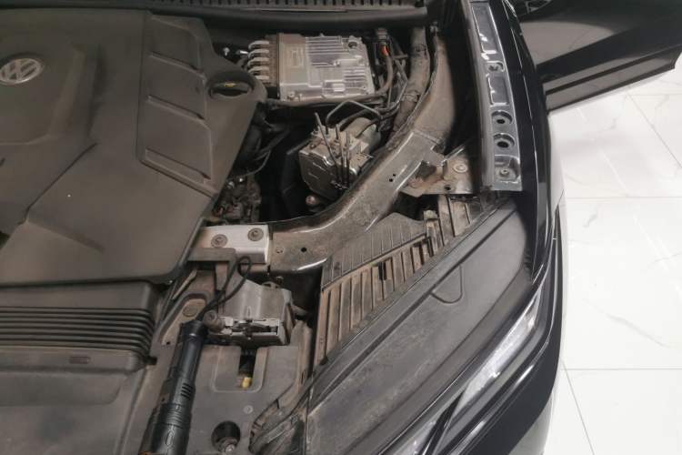 Used Volkswagen Touareg 2023 3.0 TSI Luxury Edition Obsidian Black Sport Package Engine Bay Left