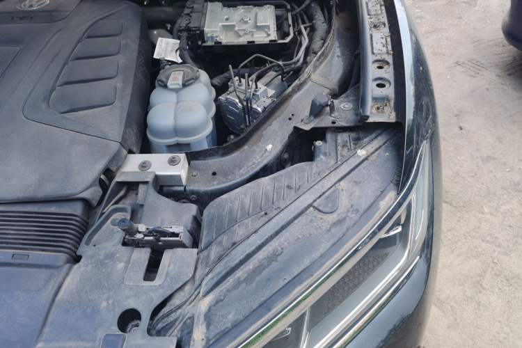 Used Volkswagen Touareg 2023 2.0 TSI RuiShang Edition Engine Bay Left