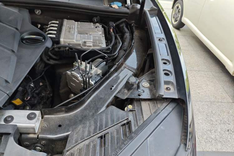 Used Volkswagen Touareg 2023 3.0 TSI Luxury Edition Obsidian Black Sport Package Engine Bay Left