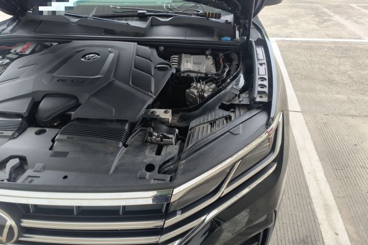 Used Volkswagen Touareg 2023 3.0 TSI Prestige Edition Classic Sport Package Engine Bay Left