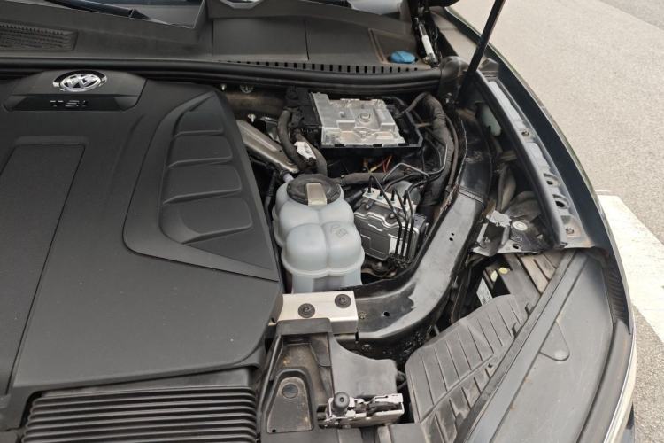 Used Volkswagen Touareg 2023 2.0 TSI RuiShang Edition Engine Bay Left