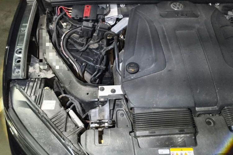 Used Volkswagen Touareg 2023 2.0 TSI RuiShang Edition Engine Bay Right