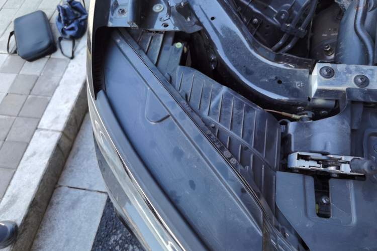 Used Volkswagen Touareg 2023 2.0 TSI RuiShang Edition Engine Bay Right