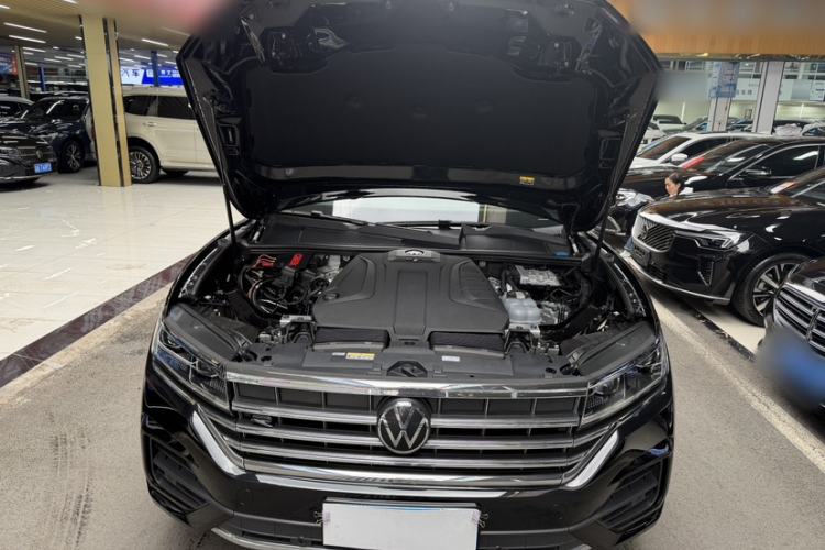 Used Volkswagen Touareg 2023 2.0 TSI RuiShang Edition Engine Bay