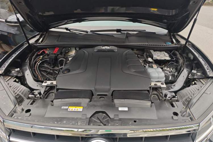 Used Volkswagen Touareg 2023 2.0 TSI RuiShang Edition Engine Bay
