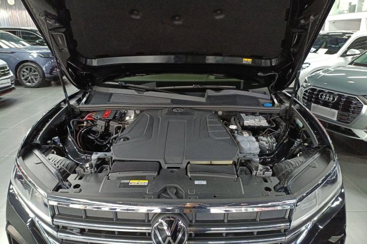 Used Volkswagen Touareg 2023 2.0 TSI RuiShang Edition Engine Bay