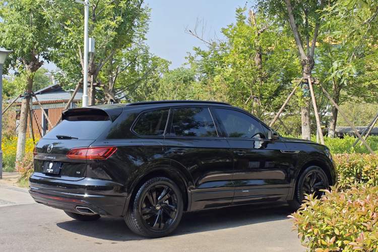 Used Volkswagen Touareg 2023 3.0 TSI Luxury Edition Obsidian Black Sport Package Exterior 10