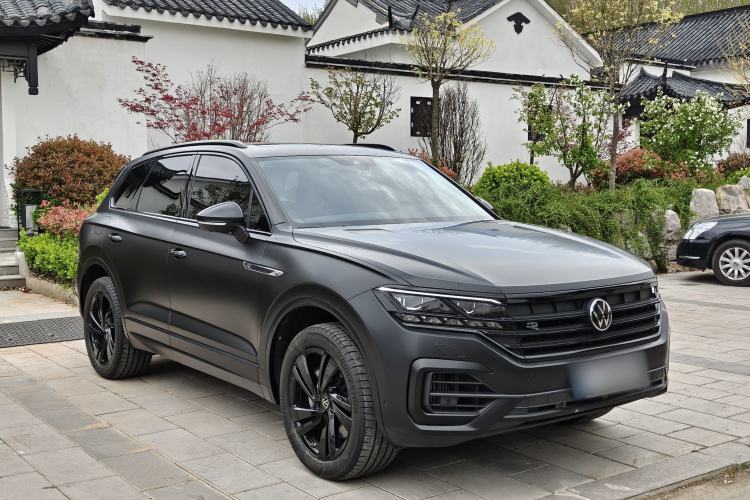 Used Volkswagen Touareg 2023 3.0 TSI Luxury Edition Obsidian Black Sport Package Exterior 2
