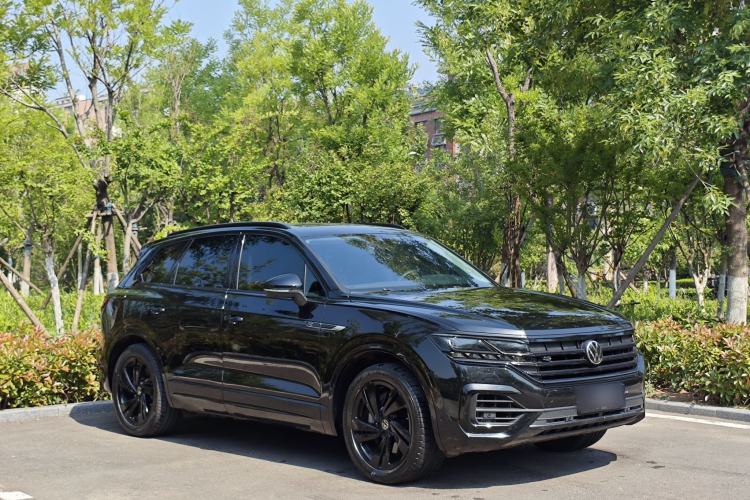 Used Volkswagen Touareg 2023 3.0 TSI Luxury Edition Obsidian Black Sport Package Exterior 2