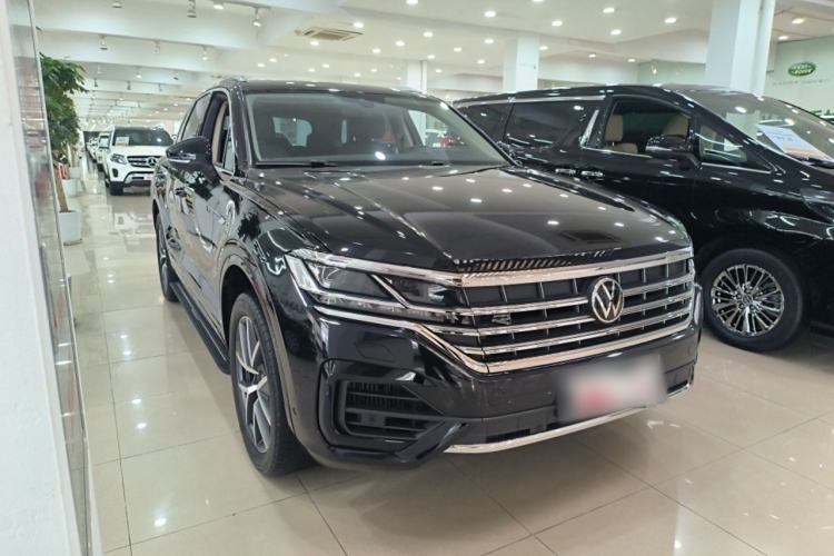 Used Volkswagen Touareg 2023 3.0 TSI Prestige Edition Classic Sport Package Exterior 2
